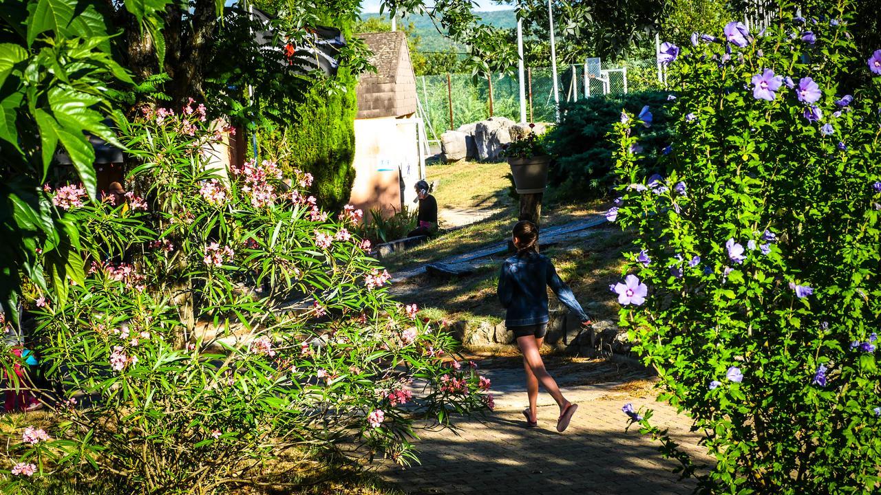 Village Vacances Passion La Buissiere Labeaume Exteriér fotografie